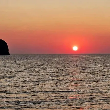 Zen Milos Apple Semesterbostad Pollonia